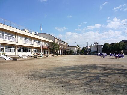 白山小学校 618ｍ