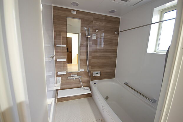 【標準バスルーム】浴室乾燥暖房機付き、魔法瓶浴槽も標準の1616タイプ
