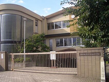 土生中学校 ８５２ｍ(徒歩１１分)