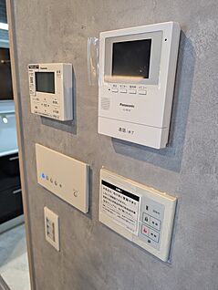 映像付きインターホン、自動開閉付き玄関ドア、ライティングST