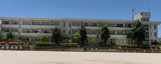 生駒市立壱分小学校（約1,400m）