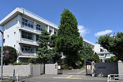 府中市立府中第六中学校 約897m(徒歩12分)
