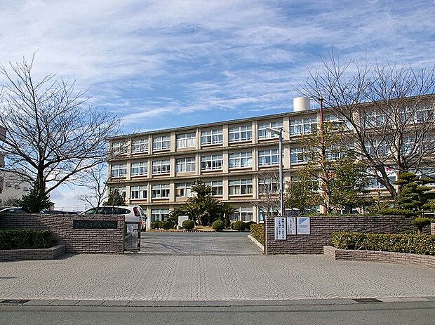 浜松市立開成中学校（約818m）