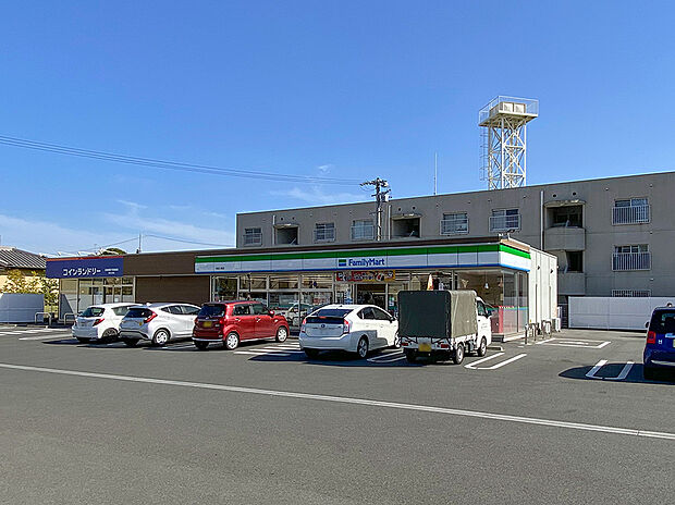 ファミリーマート浜松入野店（約566m）