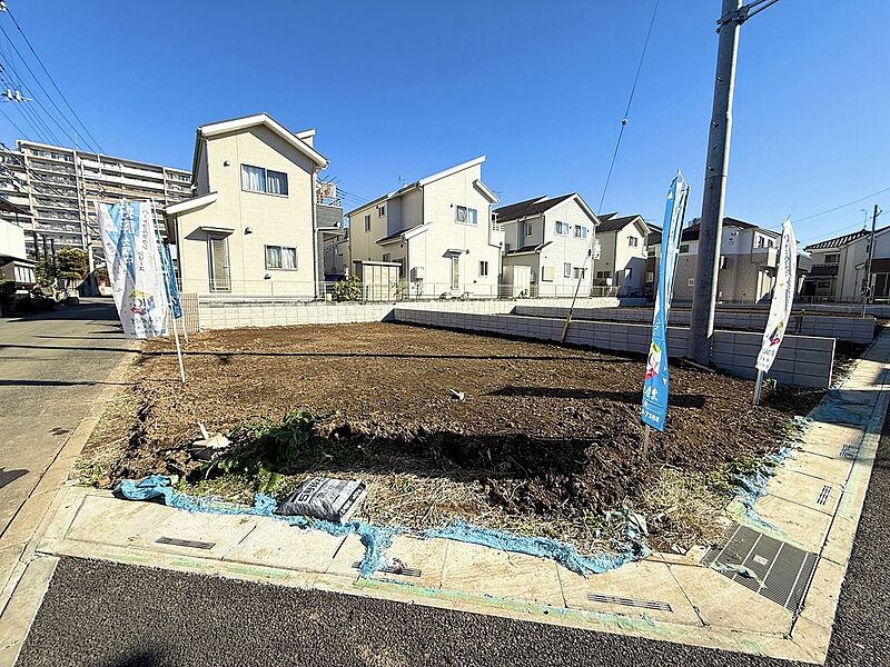 【現地写真】岩槻駅から徒歩6分の好立地に新規分譲です♪全7棟の街並みが誕生致します。完成予定は3月ですが、お申込みは先着順となりますので、お好きな間取りがあるうちに是非ご検討くださいませ。