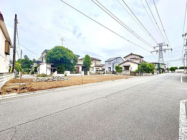 現地外観/前面道路4m~9mです