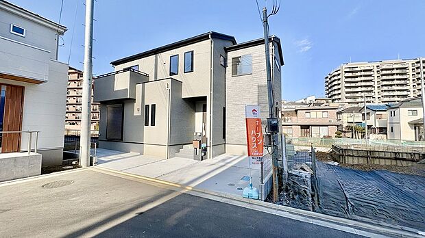 【外観】5号棟／外観　ダークトーンで大人の雰囲気をまとったデザイン