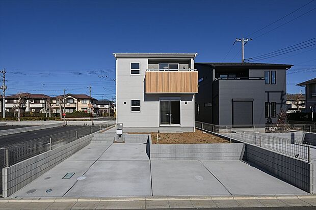 【外観】8号棟　南側道路面で大変陽当たり良い新邸です。