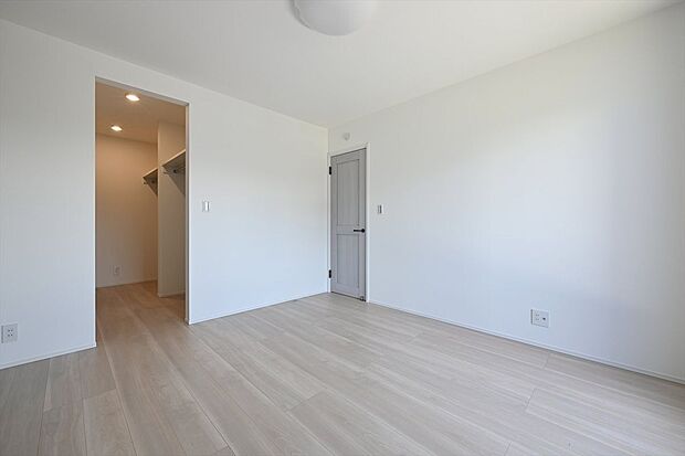 【寝室】9号棟　主寝室　約7帖　WIC付き