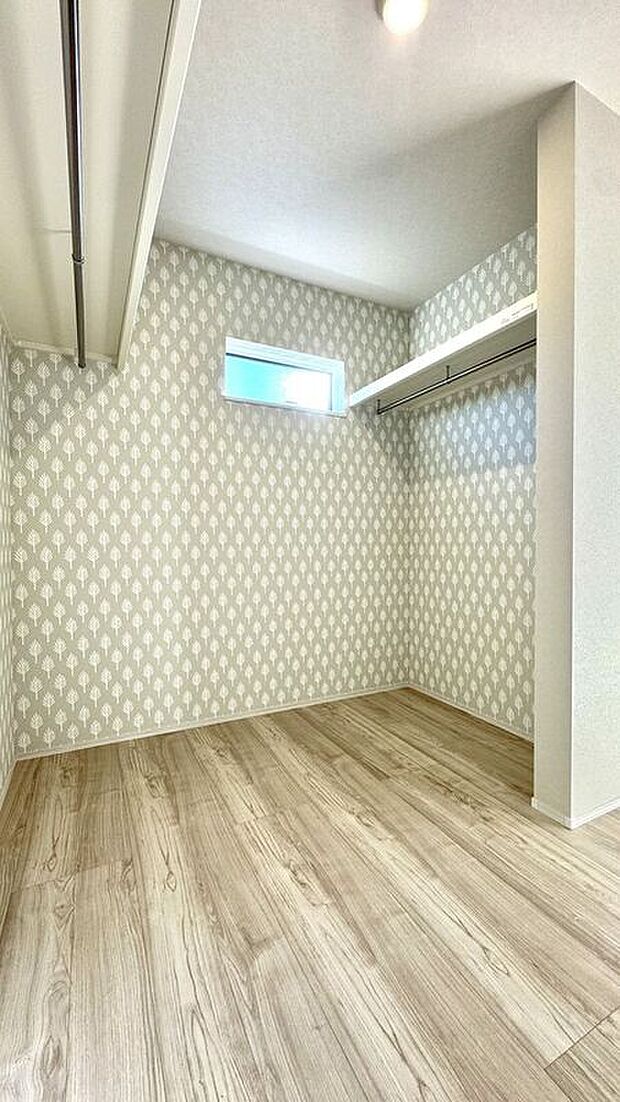 【収納】たっぷり収納できるウォークインクローゼット