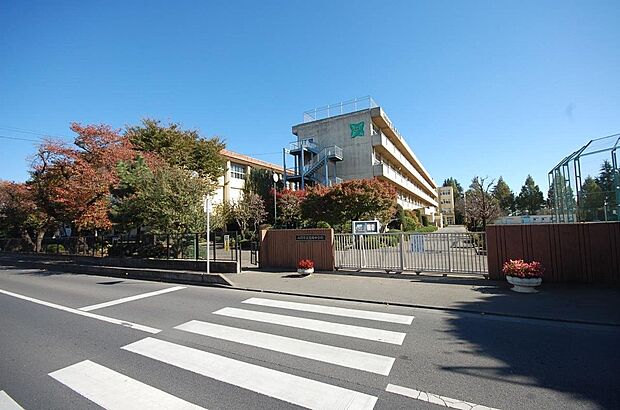 入間市立豊岡中学校（約1,383m）