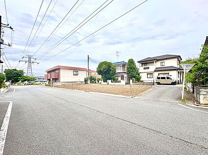 前面道路含む外観