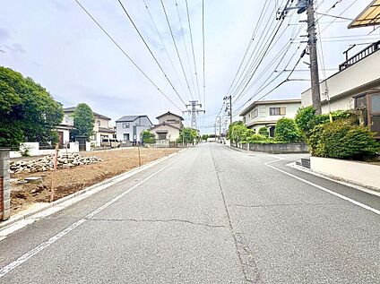 前面道路含む外観