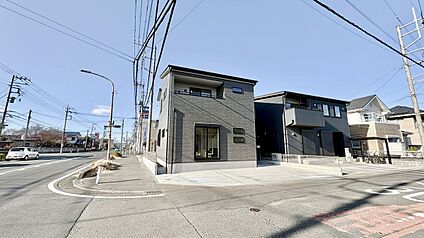 前面道路含む外観