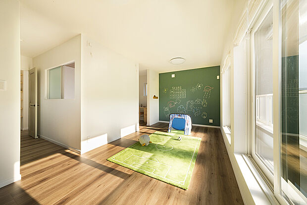 【将来間仕切り可能な子供部屋】当社施工例
モデルハウスのように2部屋が一続きになった子供部屋を将来間仕切りリフォームができるように予め設計しておくと、お子様の成長に合わせた間取り変更が容易です。