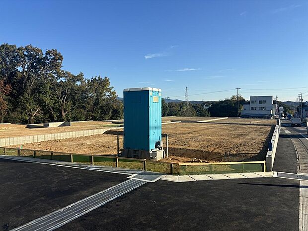 【現地外観写真】暮らしやすさと利便性を兼ね備えた、全体計画が整った分譲地!
間取りの作成も無料で承っておりますのでお気軽にご相談ください♪