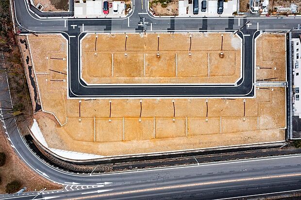 【現地写真】交差点での接触事故などを防ぐために十字路をなくし、丁字路を設けています。