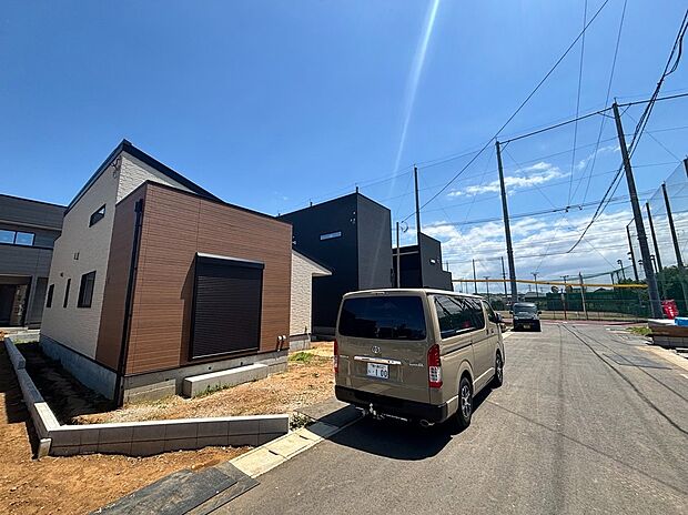 22号棟建売　5/20完成いたしました。ご内覧可能でございます。前面道路6ｍ　車のすれ違いも余裕があります。風間街道まで道路が繋がる予定です。