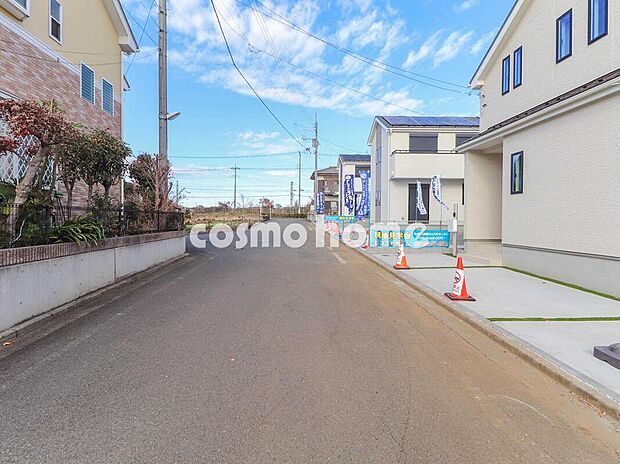 【前面道路】
前面道路の幅員は約6m。ゆとりある道路幅がございます!