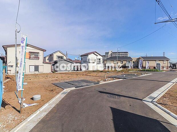 【現地外観】
完成物件をご覧になりたい方は、別の場所にある同仕様の完成物件にご案内いたします。お気軽にお問い合わせください♪