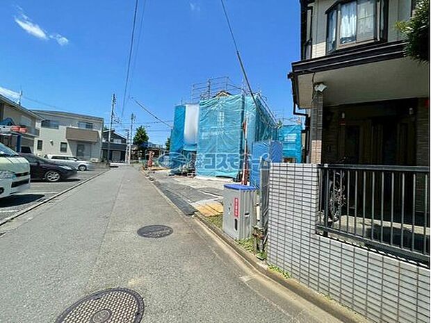 【前面道路】
ゆとりある道路幅がございますのでお車の出し入れもスムーズに行うことができます♪