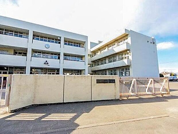 青梅市立新町中学校(約380m)