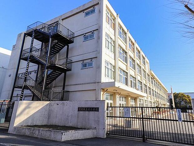 羽村市立栄小学校(約619m)