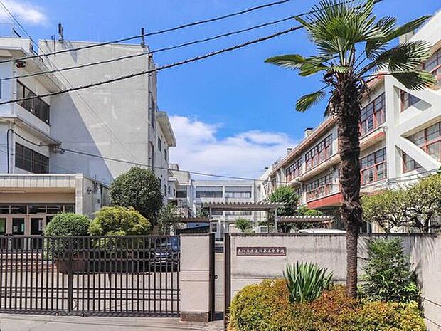 立川市立立川第五中学校（約461m）