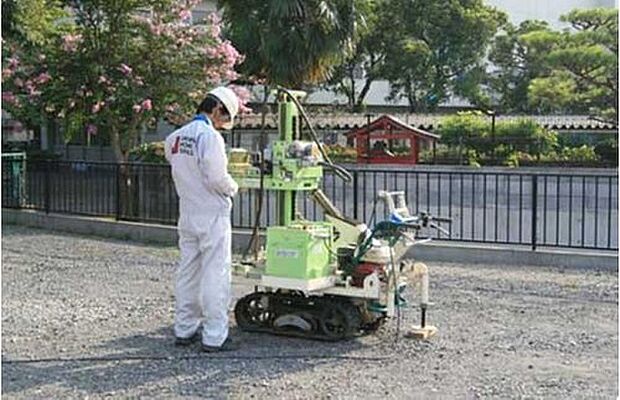 【その他】地盤調査　新築の住宅において、基礎着工前に地盤調査会社による地盤調査をおこなっています。調査結果を元に、必要に応じた、地盤補強等を実施し、不同沈下しない様対策をとっております。