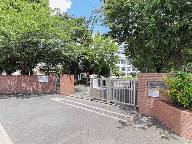 福生市立福生第一中学校(約1,004m)