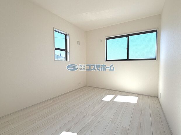 【【洋室】】全居室クローゼットが設けられています。収納家具の設置を最小限にできるので、居住空間をより有効的にお使いいただけます♪