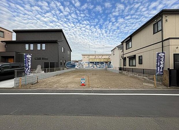 【【前面道路】】静かで落ち着いた住環境が魅力な立地！落ち着きある暮らしを実現できます♪