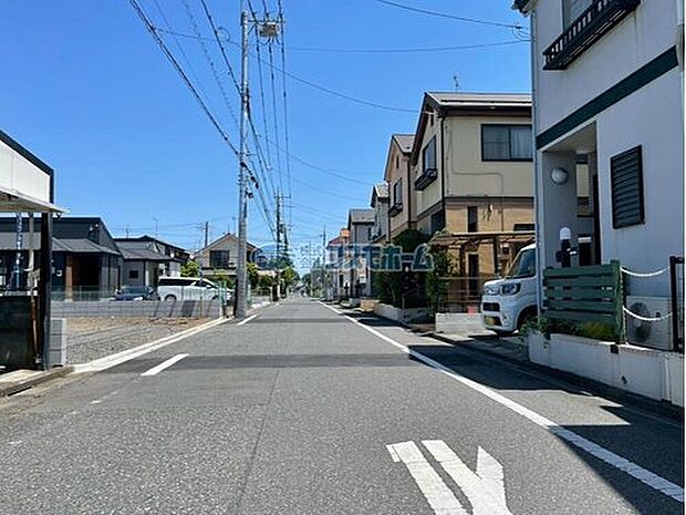 【【前面道路】】ゆとりある道路幅がございますのでお車の出し入れもスムーズに行うことができます♪