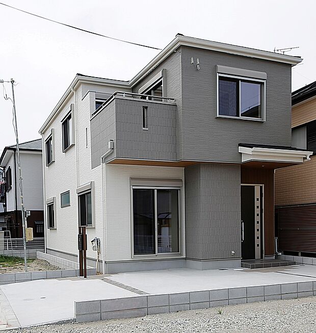 6号地にコンセプトハウス完成しました！内覧会開催中です！
長期優良認定住宅。省エネルギー性断熱等級5かつ一次エネルギー消費量等級6。ぜひご内覧ください。