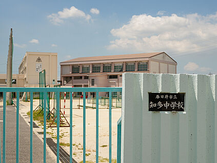 市立知多中学校 現地から620m～630m。(徒歩8分。(最長))