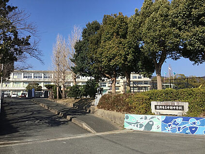蒲郡市立中部中学校 現地から2320m～2350m。(徒歩29分～30分。)