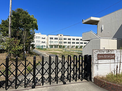 豊橋市立牟呂中学校 現地から1660m～1690m。(徒歩21分～22分。)
