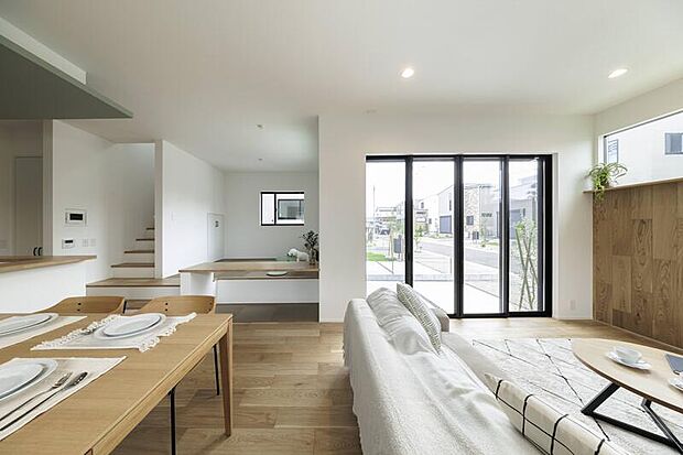 【2つのブランドが融合した住まい】
1フロアで完結する1.5階プランなど、個性豊かなプランや多彩な設えを邸別設計。/モデルハウス12号棟(2025年5月撮影)