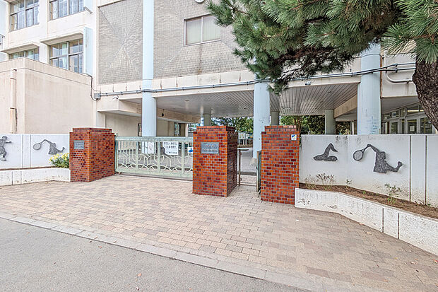 青木中学校（現地より徒歩19分）