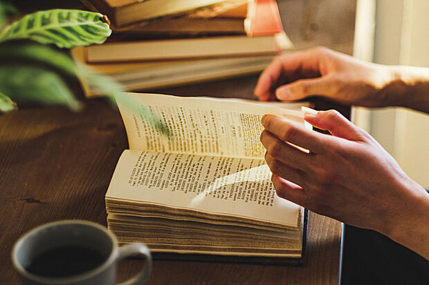 【【2階の書斎】】居室とは別に、作業に集中できる2階の書斎スペースを設計しました。収納ラックなどを用いることで収納部屋としても活用できる多目的な1室です。※号棟により採用状況が異なります。