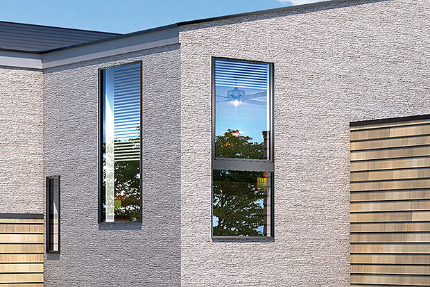 【【窓デザイン】】外観デザインと調和しながらもさりげないアクセントになり、外観デザインを引き締めるブラックのサッシを採用。広い窓から室内へと陽光を採り込みます。