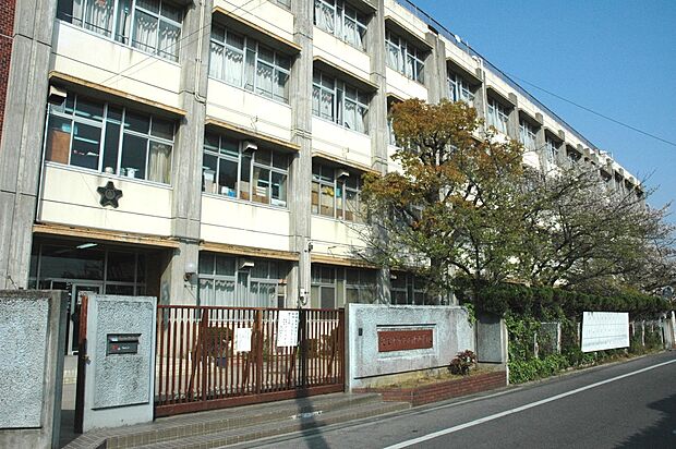 市立小津中学校（約2,080m）