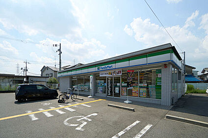 ファミリーマート交野倉治西店 約240m(徒歩3分)