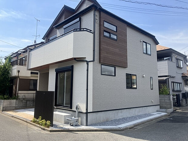 【外観】ご家族の新生活を彩る、素敵な住まいです！　