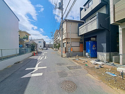 現在建築中の新築住宅です！これから素敵な外観が完成するのが楽