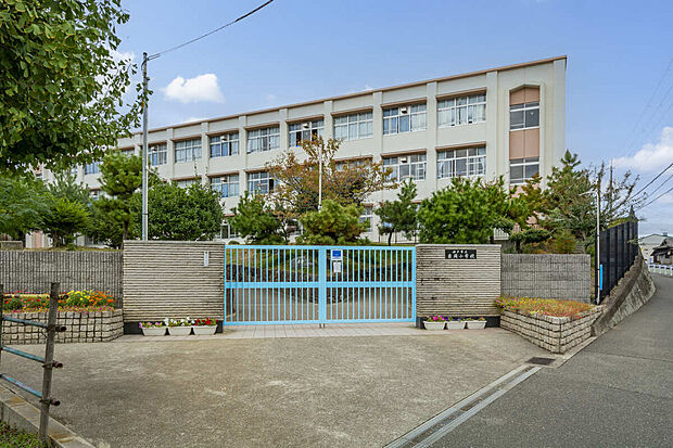 市立岩岡小学校