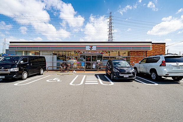 セブン-イレブン（約550m）