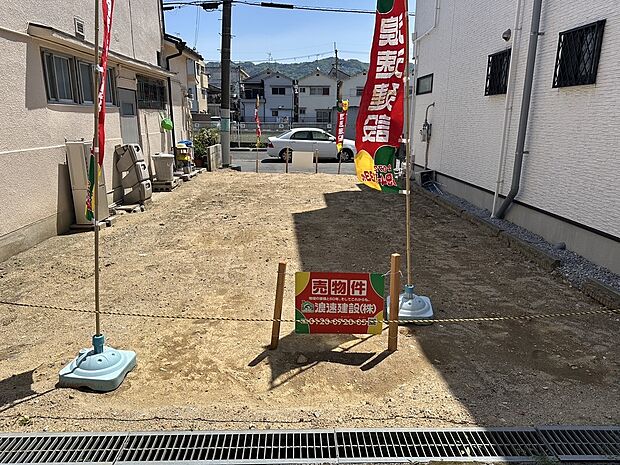 【前面道路含む現地写真】
耐震等級3相当・省エネ等級4に対応!長く安心してお住まいいただける3階建て3LDKが、いよいよ誕生します。