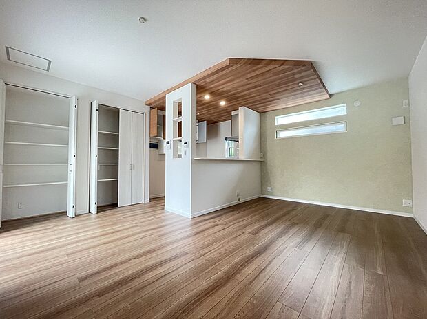 【【LDK・施工例】】LDKは18帖超!2階の居室も全て6帖以上と広々♪家中にゆとりを感じられる邸が誕生します☆住まう人と地球環境に優しい、長期優良住宅です。