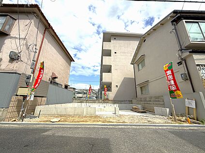 【前面道路含む現地写真】